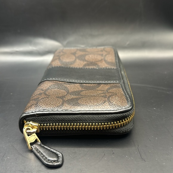 EUC- COACH Zip Around Long Wallet - Picture 4 of 12